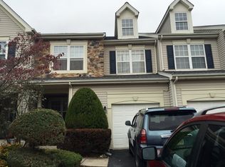 203 Julian Dr E, Warwick, PA 18974