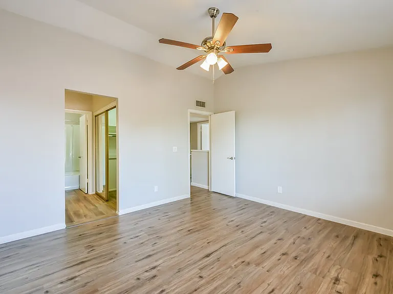 1338 N Brittany Ln — Photo 5