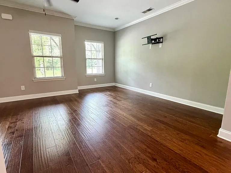 235 Claremont Ct — Photo 20