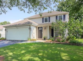 688 Thunderbird Trl, Carol Stream, IL 60188