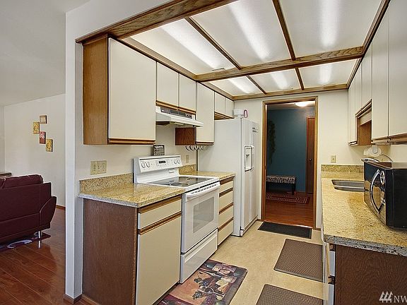 3rd image of 12300 33rd Ave NE APT 303