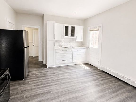 2nd image of 200 Irving Ave APT 3B