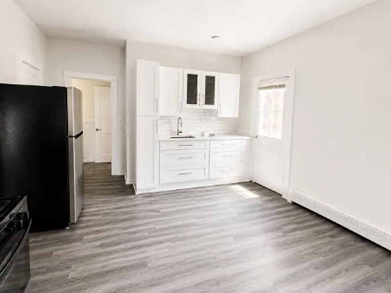 200 Irving Residential — Photo 2