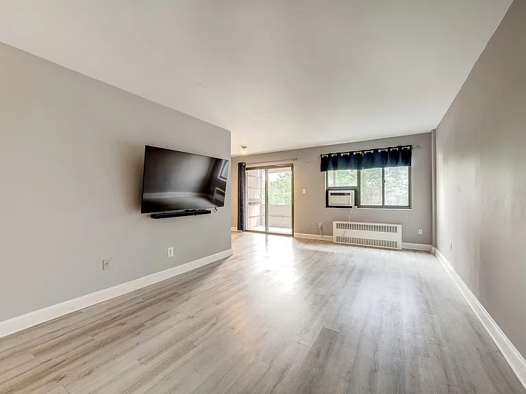 1565 N Colonial Ter #304 — Photo 8