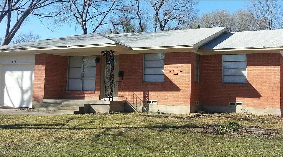 213 W Celeste Dr