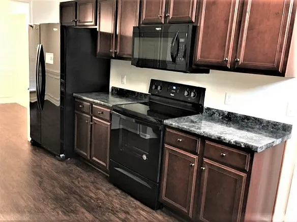 3 bed, 2.0 bath, 1530 sqft, $2,135 — Photo 2
