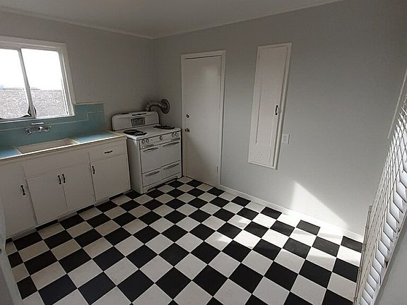 2nd image of 272 Abbot Ave APT 5