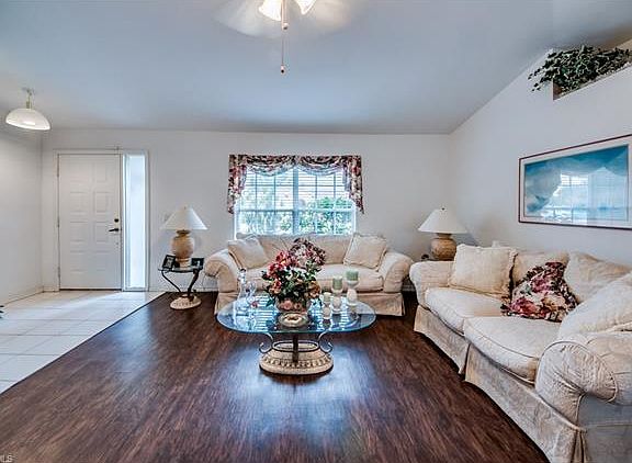 4th image of 623 SE 20th St