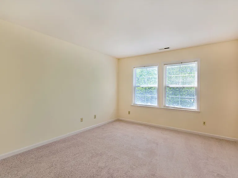 1482 Ashland Dr — Photo 15