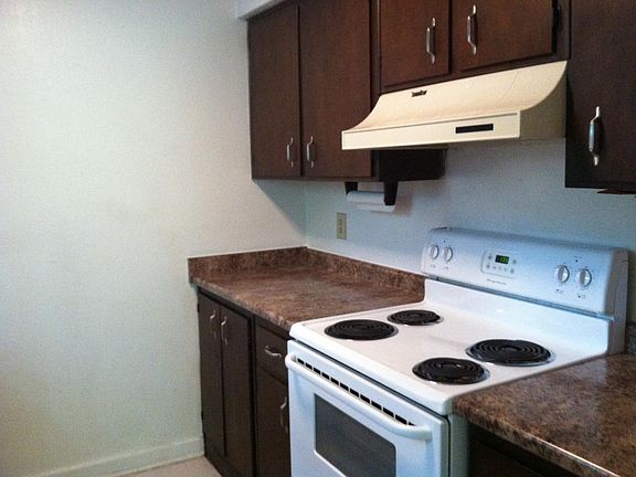 3rd image of 1530 Live Oak Dr APT 3A