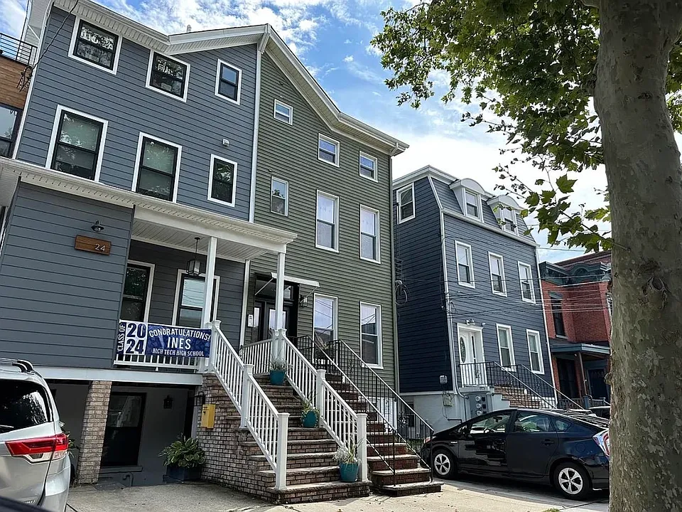 22 Magnolia Ave #2