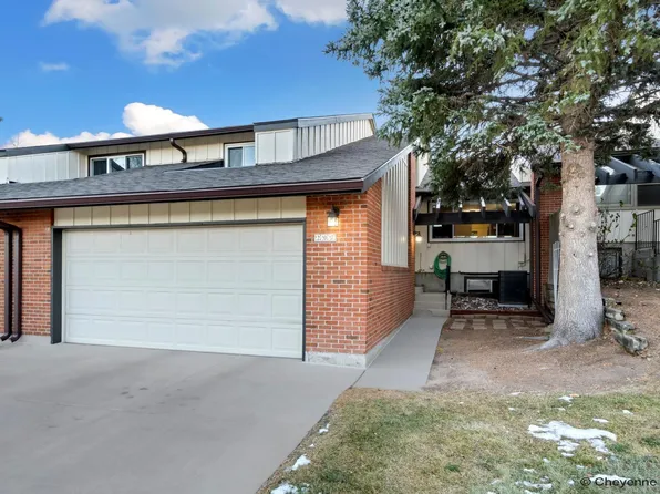 207 Cascade Ave, Cheyenne, WY 82009
