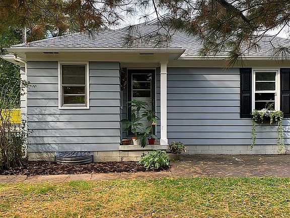 3rd image of 14 Leslie Ct