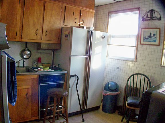 Eat-In-Kitchen