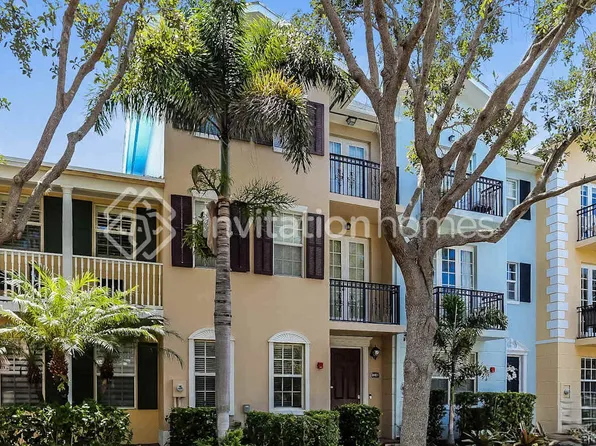 1018 E Heritage Club Cir, Delray Beach, FL 33483