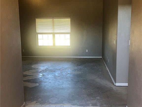 2nd image of 300 Willow Dr