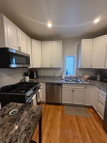 523 E 3rd St #2R Photo 1