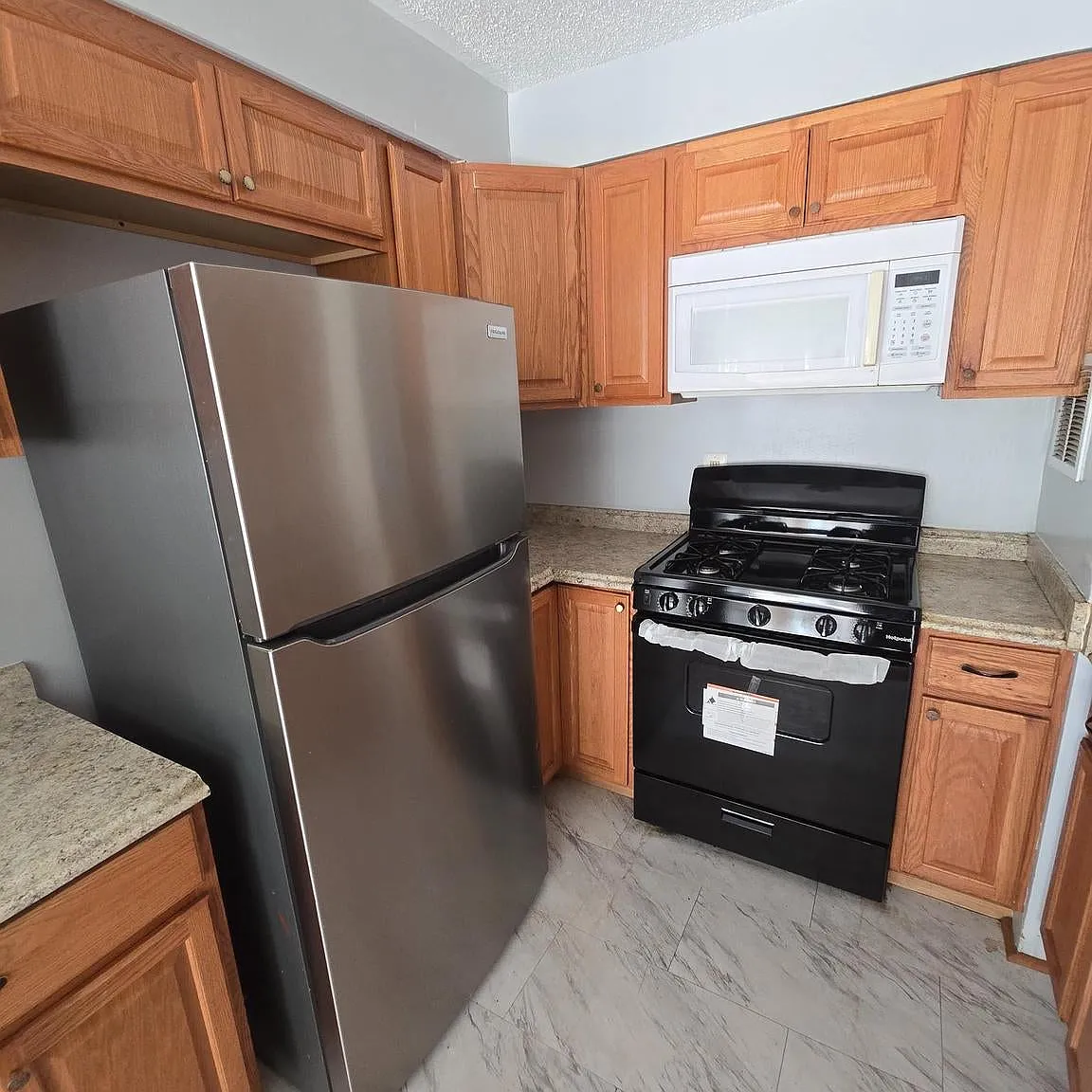 3 bed, 1099 sqft, $2,350 — Photo 1