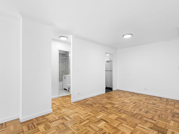 4th image of 320 E 23rd St APT 5M