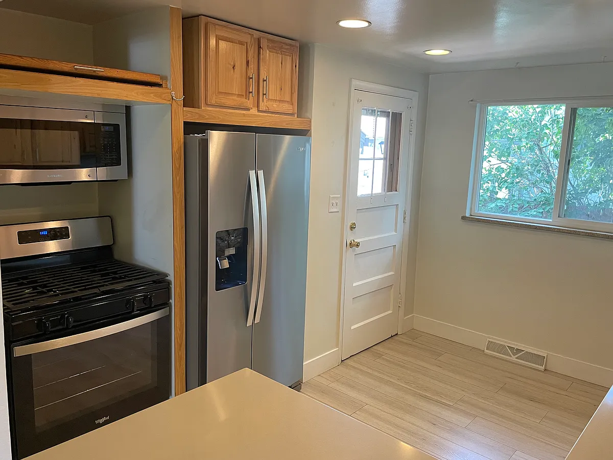 Building Photo - 2630 Hazel Ct