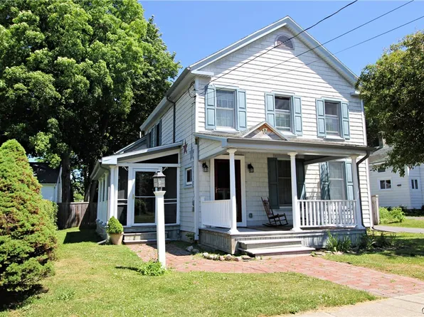 17 Chapel St, Sherburne, NY 13460