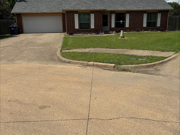 123 Brisbane Ct, Glenn Heights, TX 75154
