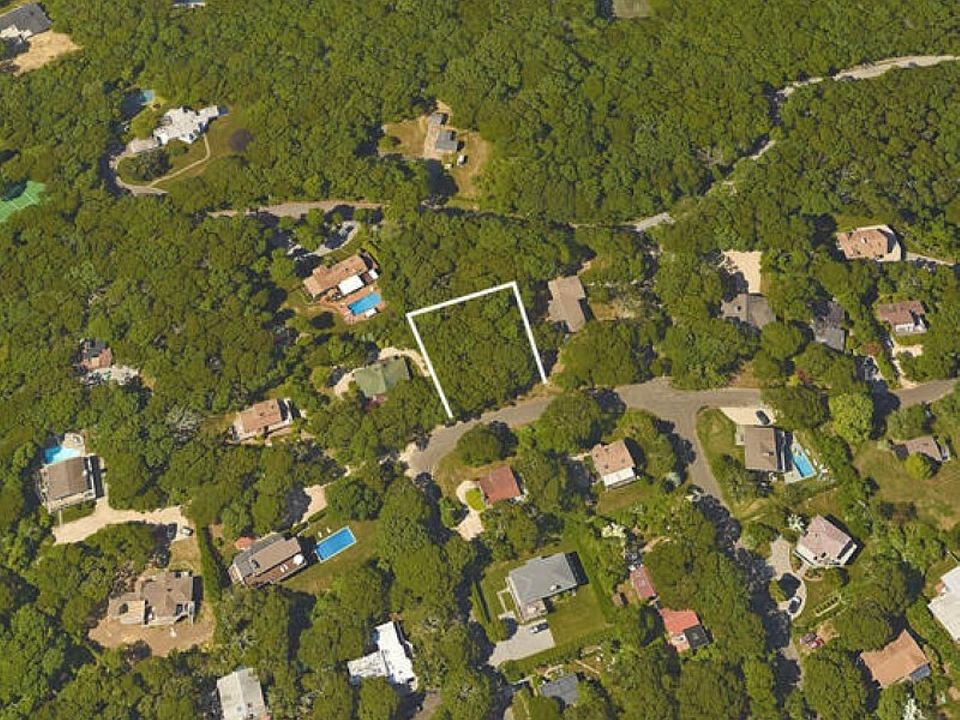 1st image of 40 Stuyvesant Dr