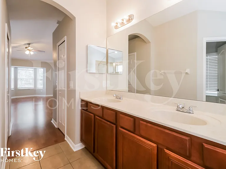 18416 Cypress Bay Pkwy — Photo 10