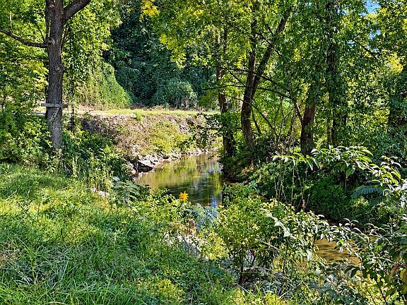 3rd image of 139 McEntire Rd