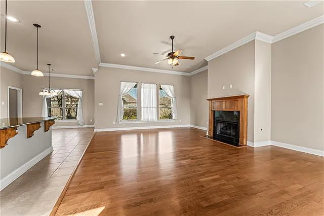 3 bed, 2.0 bath, 2231 sqft, $2,300 — Photo 2