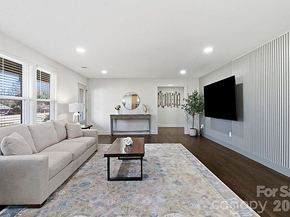 3rd image of 1713 Davis Park Rd