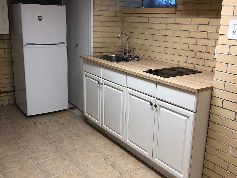 1st image of 11505 10th Ave Floor 1