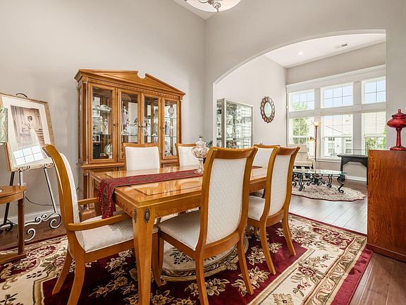 5th image of 4548 Newport Loop E