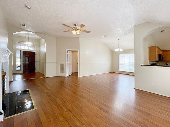 4th image of 2929 Dover Dr