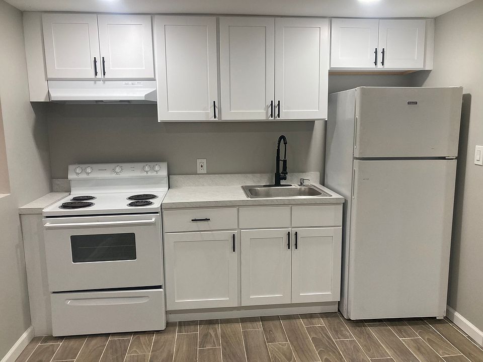 1st image of 6005 Elmwood Ave #B