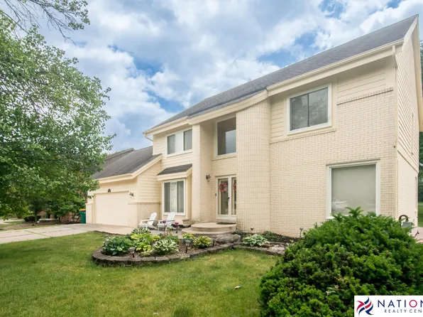37709 Glengrove Dr, Farmington Hills, MI 48331