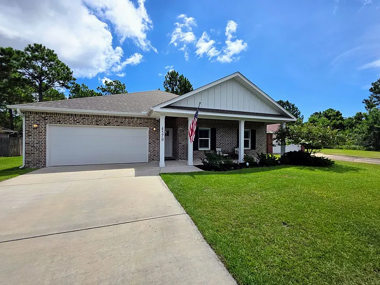 4570 Omaha Dr — Photo 2