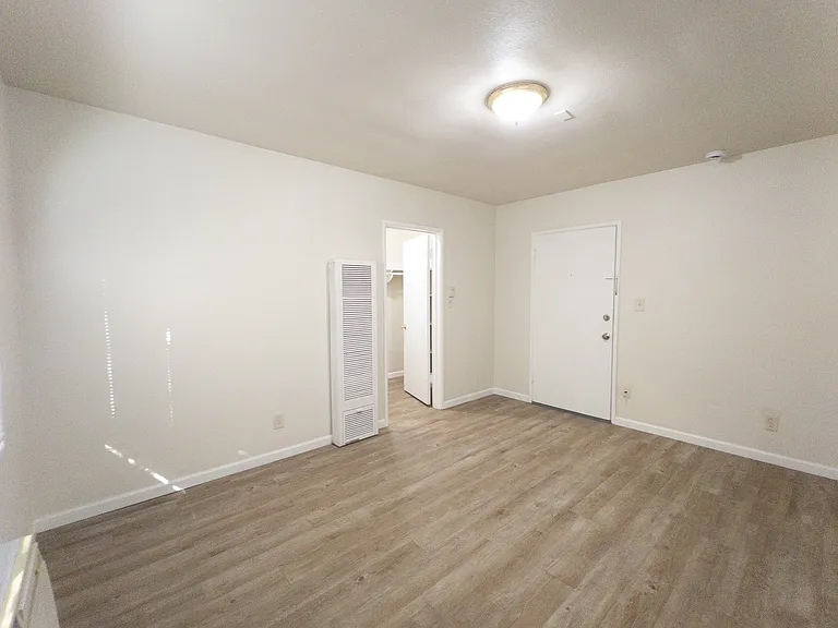 1721 O St #11 — Photo 7