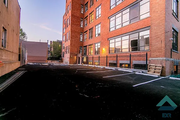 Rented by EXR | media 20