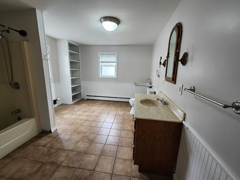 818 Bedford St #1 — Photo 7