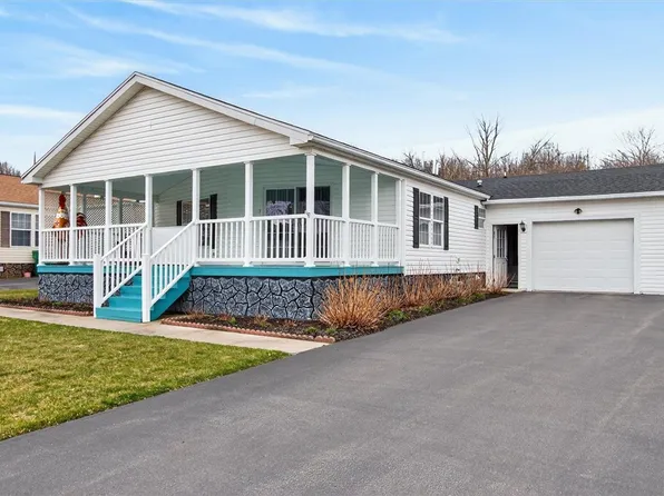 4272 Canalside Dr, Palmyra, NY 14522