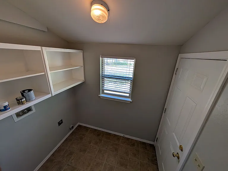 105 W Hurd St — Photo 8