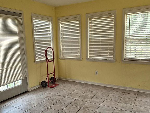 5th image of 149 Megs Ln