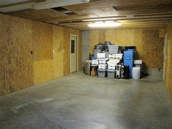 3rd image of 5 Oakham Cir