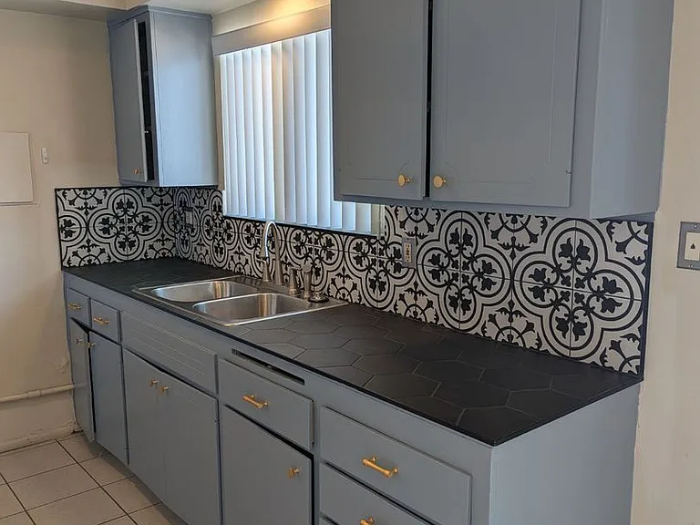 1540 N Chaparral Rd — Photo 2