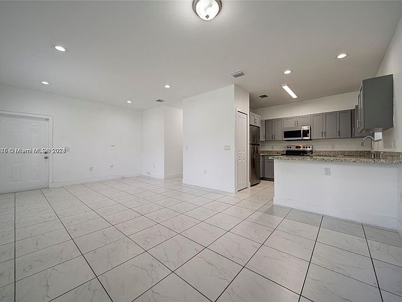 4th image of 14709 NE 7th Ave #14709