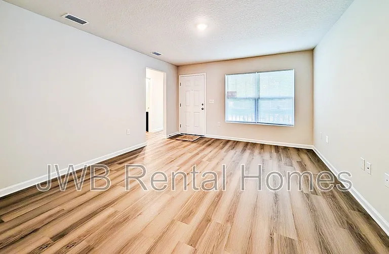 2313 Janette St — Photo 5