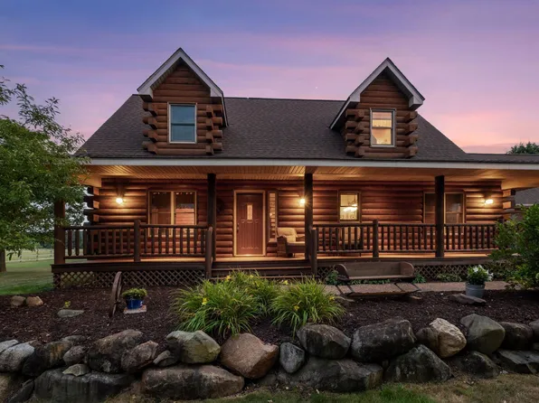 1157 River Dr, River Falls, WI 54022