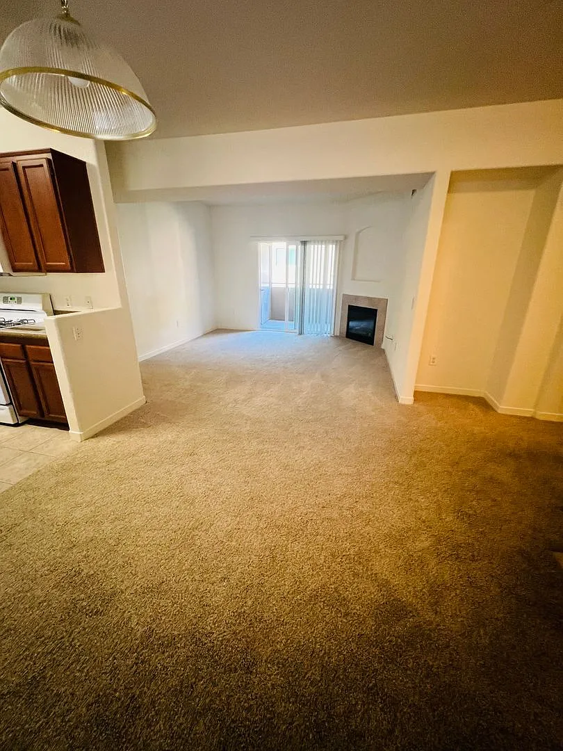 2 bed 2 bath in Rancho Mission Trails — Photo 4