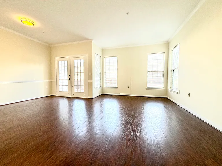 2543 Selkirk Ct — Photo 9